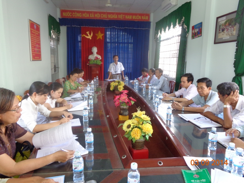 ông Phạm Thanh Diễn (đứng) phát biểu chỉ đạo cuộc họp
